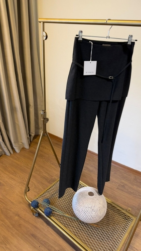 Katman Detaylı Kemerli Pantolon